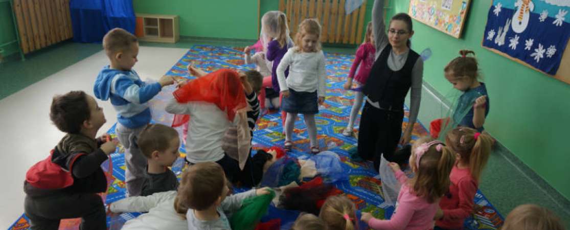 Zajęcia muzyczne dla małych dzieci prowadzone metodą Gordonowską zajęcia umuzykalniające gordonowskie dla najmłodszych
